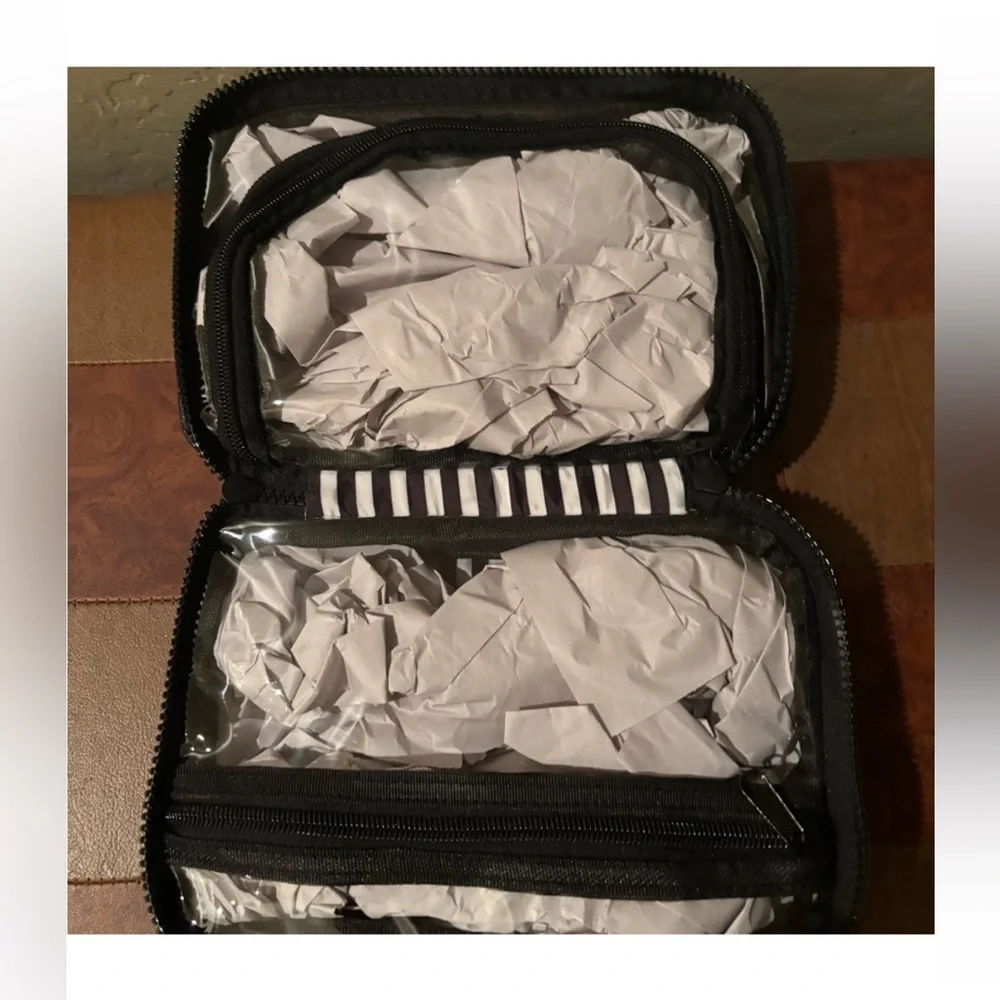 NWT Marc Tetro Dog & Flower Print Cosmetics/Dopp Case